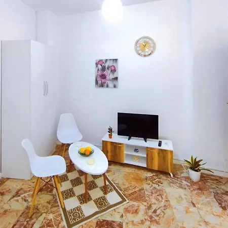 Sazan Apartment-tirana Center * 地拉那